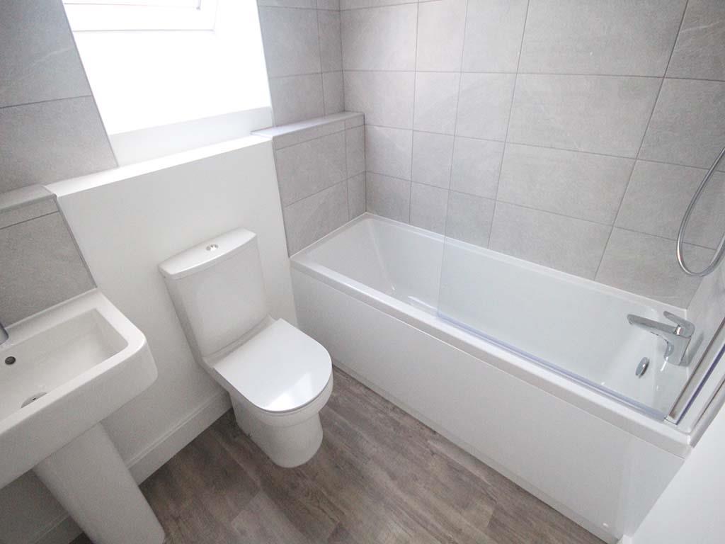 2 bedroom apartment To Let in Barnoldswick - IMG_7227.jpg